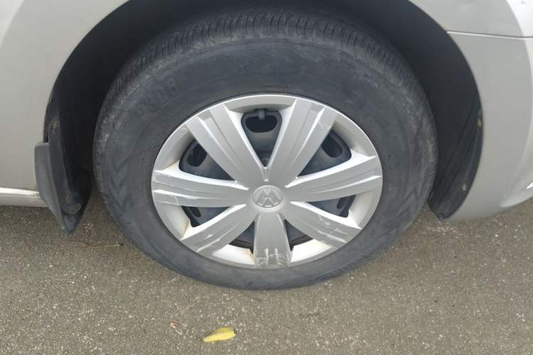 Used Volkswagen Jetta 2013 1.6L Manual Fashion Edition Right Front Wheel Hub