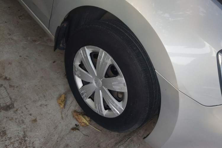 Used Volkswagen Jetta 2013 1.4L Manual Fashion Model Right Front Wheel Hub