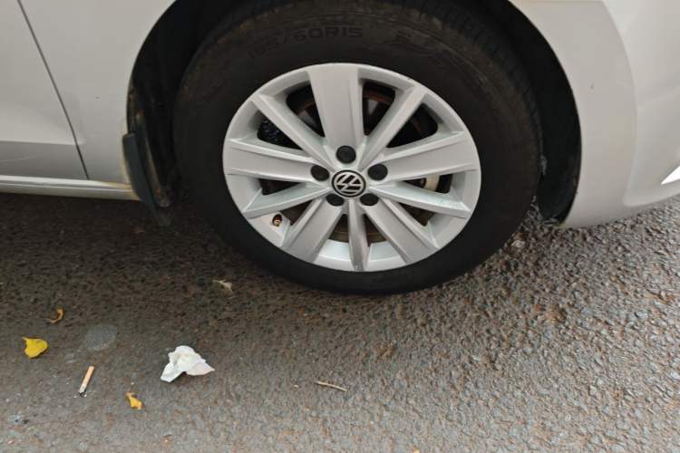 Used Volkswagen Jetta 2013 1.6L Automatic Comfort Model Right Front Wheel Hub