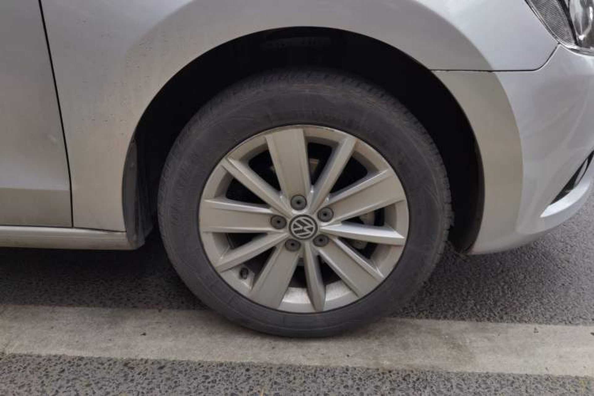 Used Volkswagen Jetta 2013 1.6L Automatic Comfort Model Right Front Wheel Hub