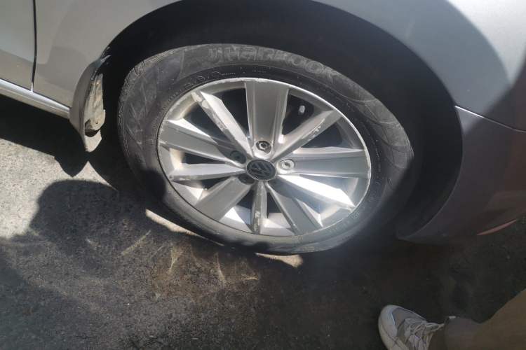 Used Volkswagen Jetta 2013 1.6L Manual Comfort Model Right Front Wheel Hub