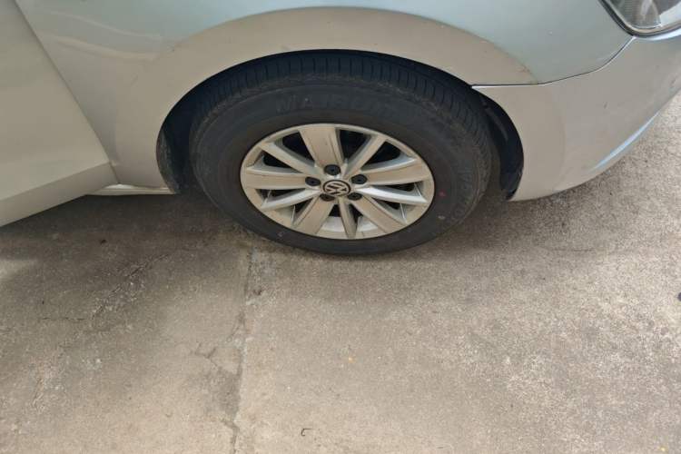 Used Volkswagen Jetta 2013 1.6L Manual Fashion Edition Right Front Wheel Hub