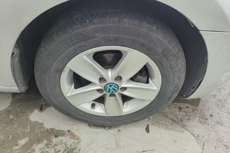 Used Volkswagen Jetta 2013 1.6L Manual Fashion Edition Right Front Wheel Hub