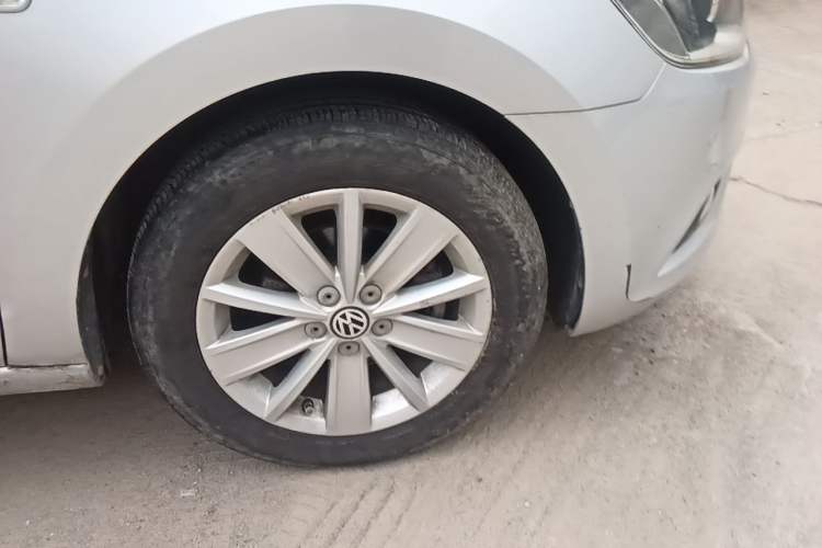 Used Volkswagen Jetta 2013 1.4L Manual Comfort Model Right Front Wheel Hub
