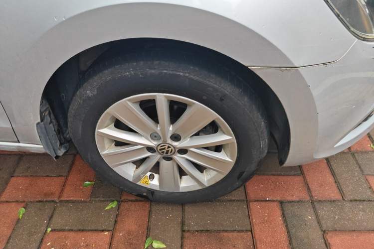 Used Volkswagen Jetta 2013 1.4L Manual Comfort Model Right Front Wheel Hub