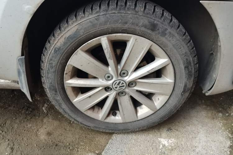 Used Volkswagen Jetta 2013 1.6L Automatic Comfort Model Right Front Wheel Hub