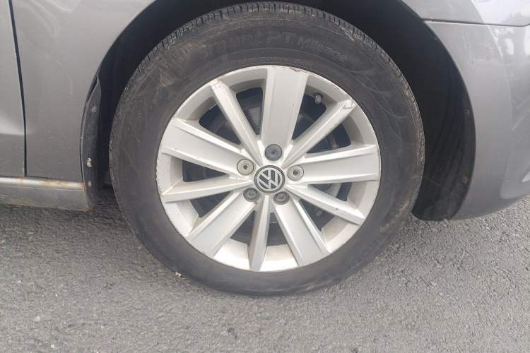 Used Volkswagen Jetta 2013 1.4L Manual Comfort Model Right Front Wheel Hub