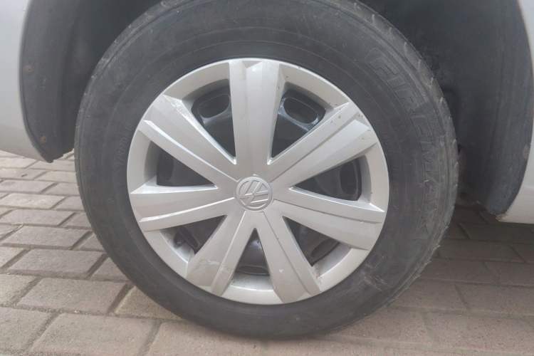 Used Volkswagen Jetta 2013 1.6L Manual Fashion Edition Right Front Wheel Hub