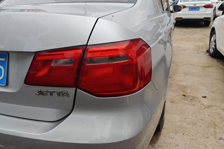 Used Volkswagen Jetta 2013 1.6L Automatic Fashion Model Right Rear Taillight