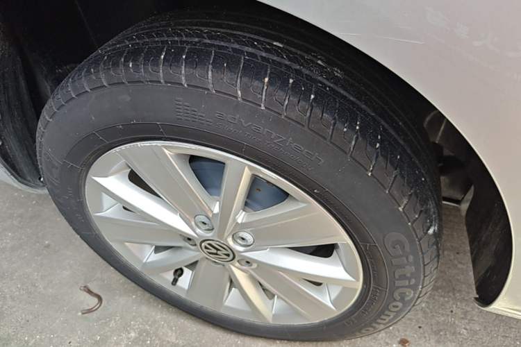 Used Volkswagen Jetta 2013 1.6L Automatic Comfort Model Right Rear Wheel Hub