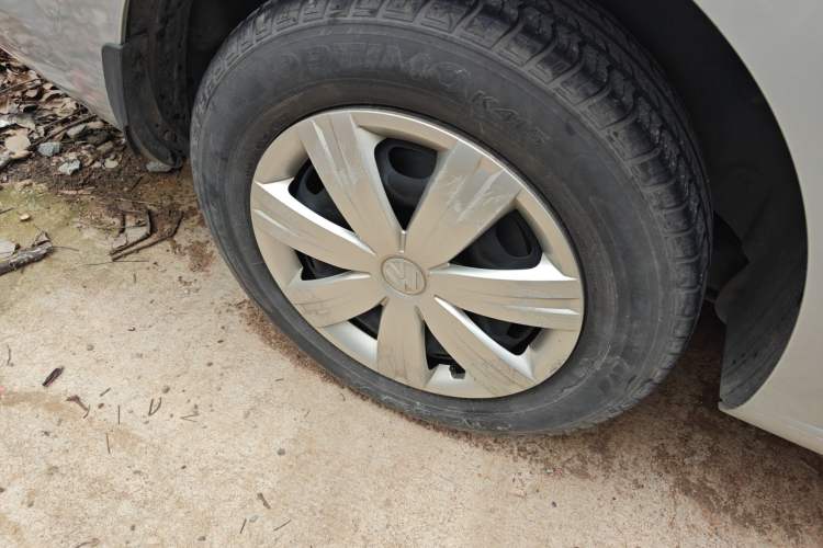 Used Volkswagen Jetta 2013 1.6L Automatic Fashion Model Right Rear Wheel Hub