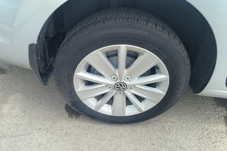 Used Volkswagen Jetta 2013 1.6L Automatic Comfort Model Right Rear Wheel Hub