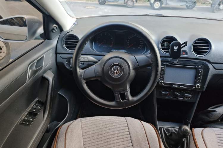 Used Volkswagen Jetta 2013 1.6L Manual Fashion Edition Steering Wheel