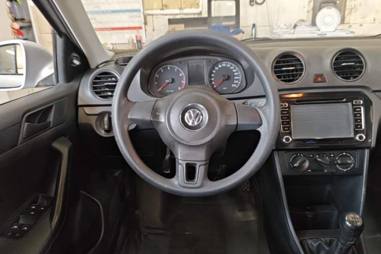 Used Volkswagen Jetta 2013 1.4L Manual Fashion Model Steering Wheel