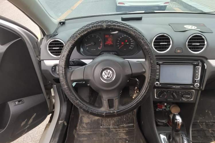 Used Volkswagen Jetta 2013 1.6L Automatic Comfort Model Steering Wheel
