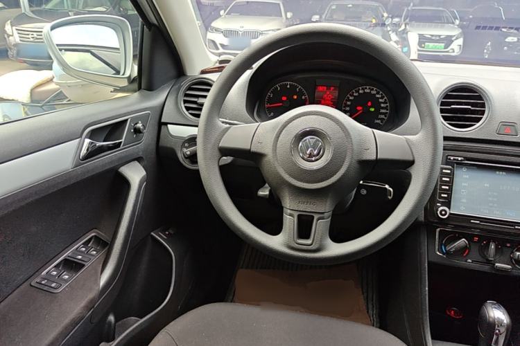 Used Volkswagen Jetta 2013 1.6L Automatic Comfort Model Steering Wheel