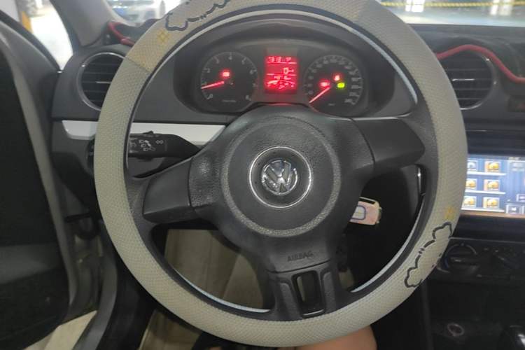 Used Volkswagen Jetta 2013 1.6L Automatic Comfort Model Steering Wheel