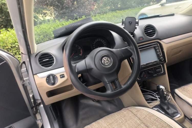 Used Volkswagen Jetta 2013 1.6L Automatic Luxury Model Steering Wheel
