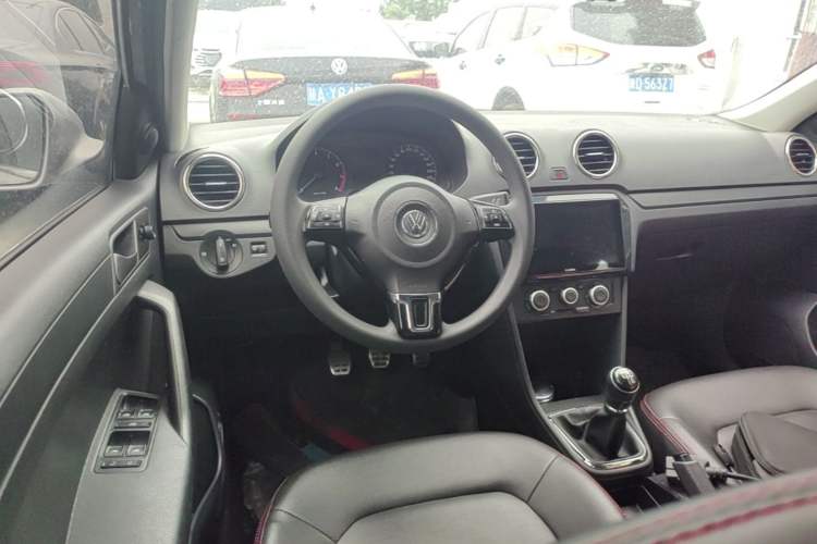 Used Volkswagen Jetta 2013 1.6L Manual Fashion Edition Steering Wheel