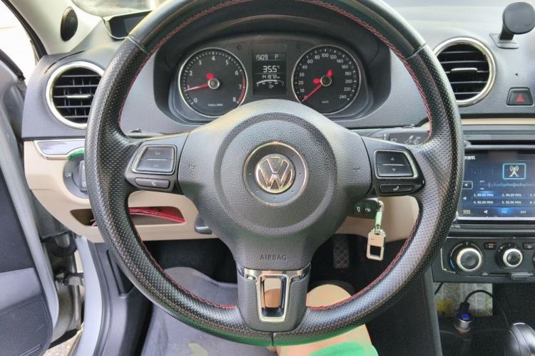 Used Volkswagen Jetta 2013 1.6L Automatic Comfort Model Steering Wheel