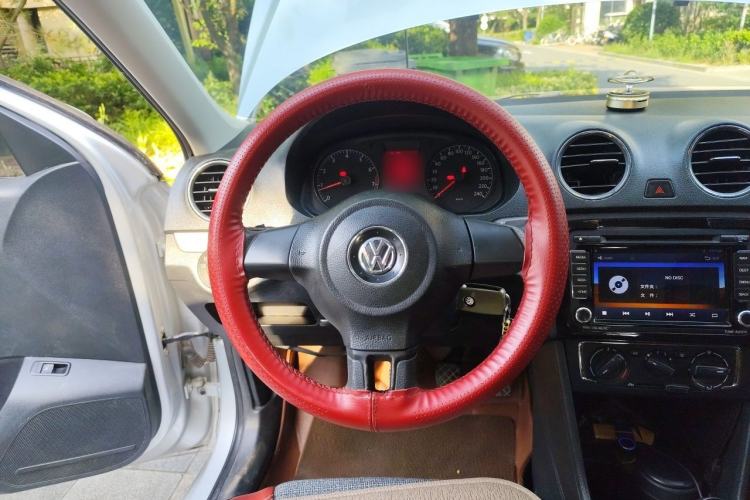 Used Volkswagen Jetta 2013 1.6L Manual Comfort Model Steering Wheel