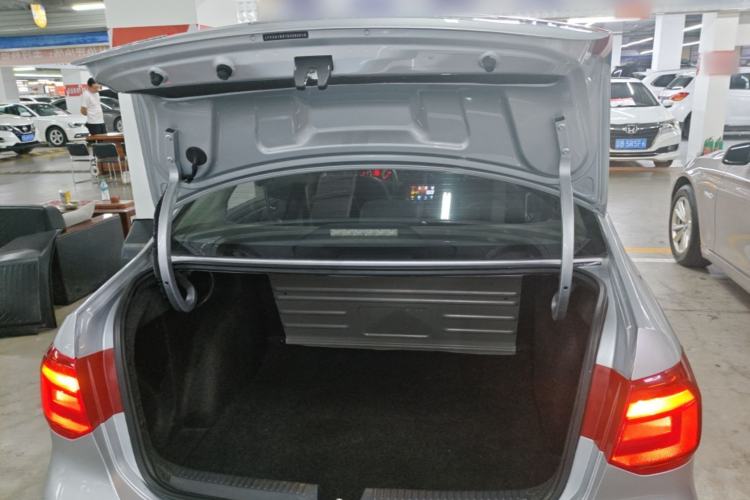 Used Volkswagen Jetta 2013 1.6L Manual Comfort Model Trunk