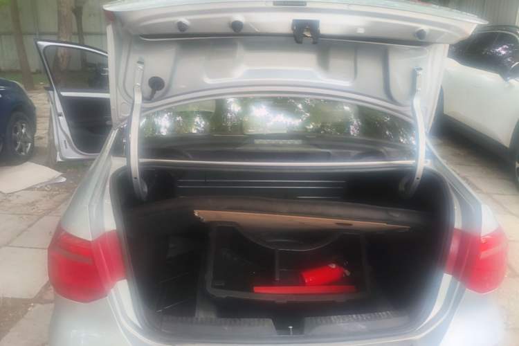 Used Volkswagen Jetta 2013 1.6L Manual Comfort Model Trunk