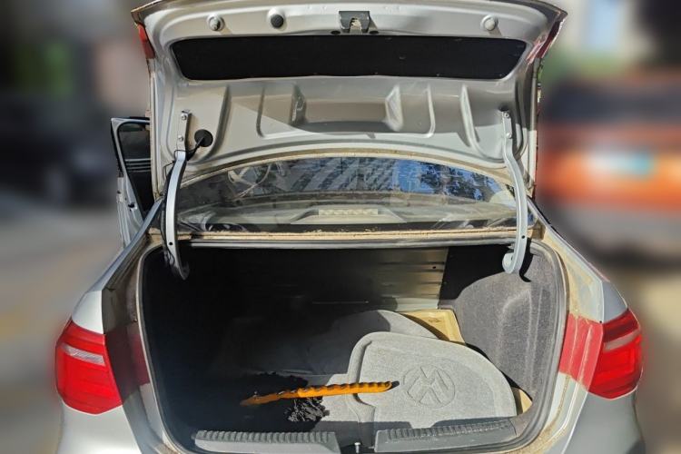 Used Volkswagen Jetta 2013 1.6L Automatic Fashion Model Trunk