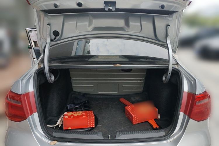 Used Volkswagen Jetta 2013 1.6L Manual Fashion Edition Trunk