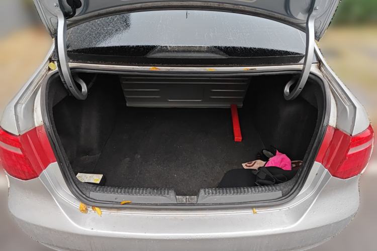 Used Volkswagen Jetta 2013 1.6L Manual Fashion Edition Trunk