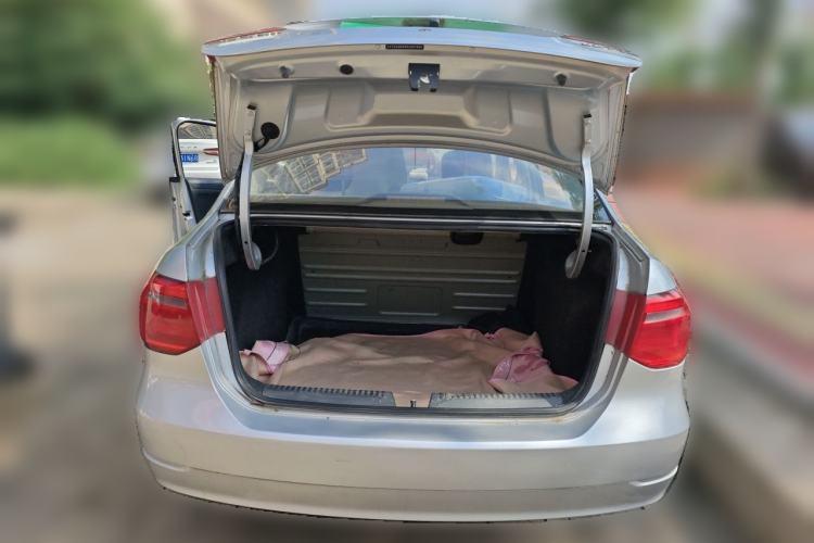 Used Volkswagen Jetta 2013 1.6L Automatic Fashion Model Trunk