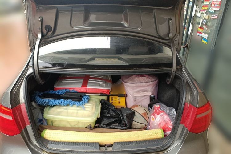 Used Volkswagen Jetta 2013 1.6L Manual Fashion Edition Trunk
