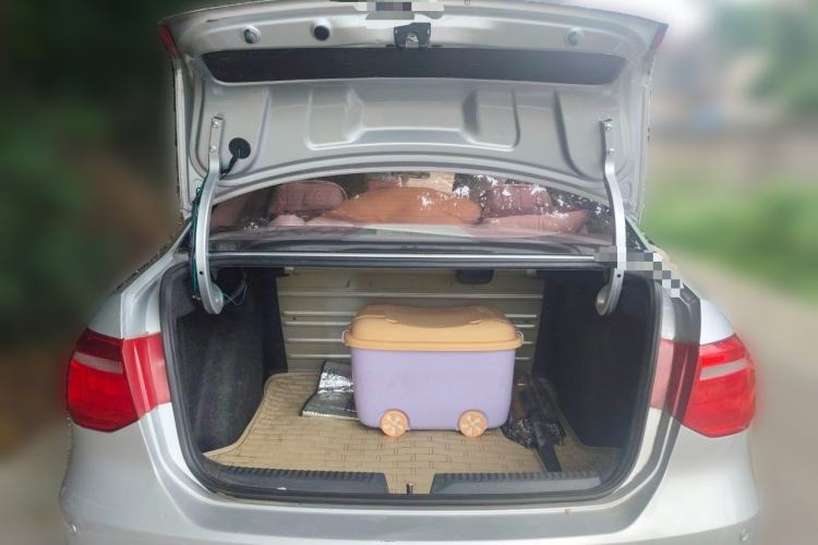 Used Volkswagen Jetta 2013 1.6L Manual Fashion Edition Trunk