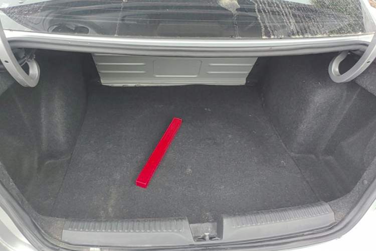 Used Volkswagen Jetta 2013 1.6L Manual Fashion Edition Trunk