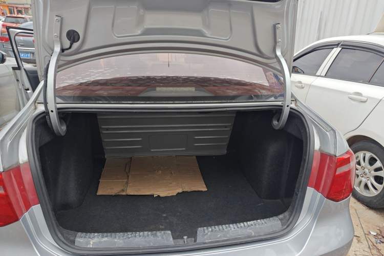 Used Volkswagen Jetta 2013 1.6L Automatic Fashion Model Trunk