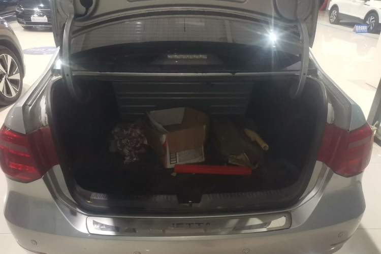 Used Volkswagen Jetta 2013 1.4L Manual Fashion Model Trunk