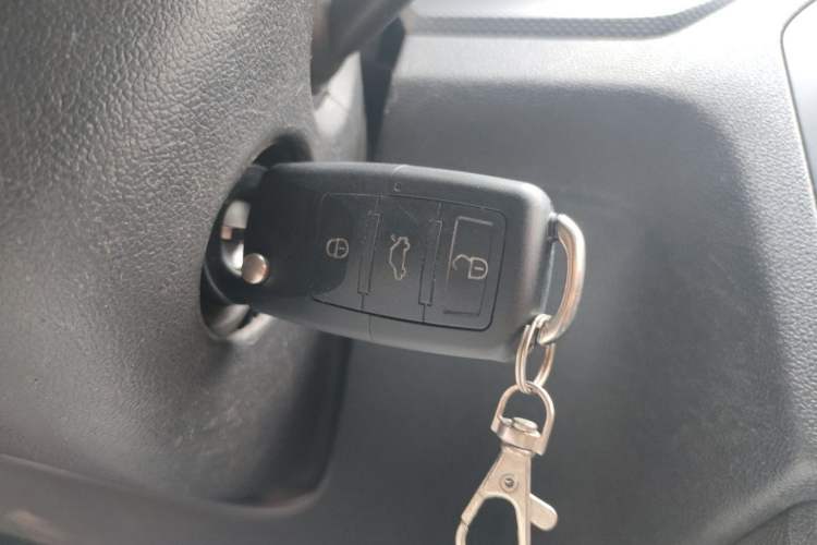 Used Volkswagen Jetta 2013 1.6L Manual Fashion Edition Vehicle Key