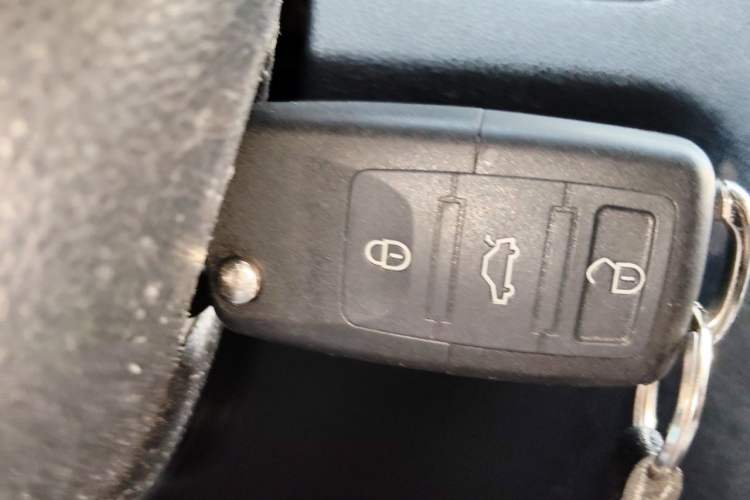 Used Volkswagen Jetta 2013 1.6L Manual Fashion Edition Vehicle Key
