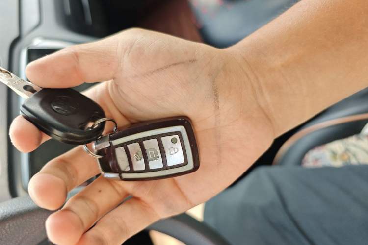 Used Volkswagen Jetta 2013 1.6L Automatic Fashion Model Vehicle Key
