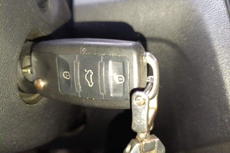 Used Volkswagen Jetta 2013 1.6L Manual Fashion Edition Vehicle Key