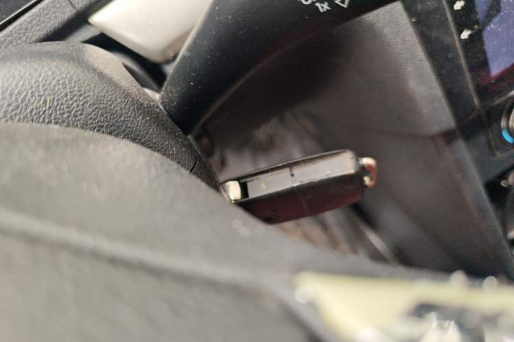 Used Volkswagen Jetta 2013 1.6L Manual Fashion Edition Vehicle Key