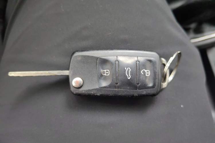 Used Volkswagen Jetta 2013 1.6L Manual Fashion Edition Vehicle Key