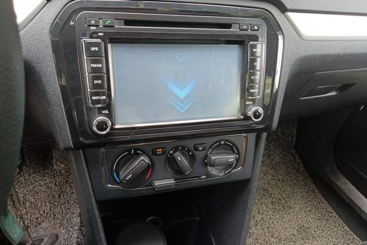 Used Volkswagen Jetta 2013 1.6L Manual Comfort Model Audio And AC Panel