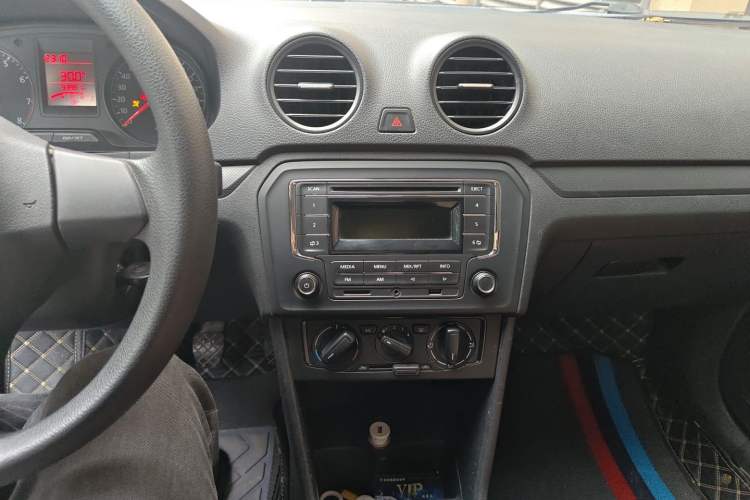 Used Volkswagen Jetta 2013 1.4L Manual Fashion Model Audio And AC Panel