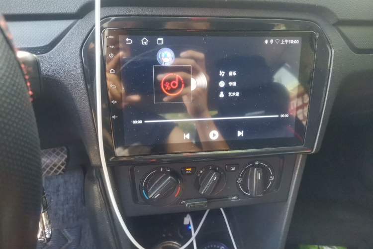 Used Volkswagen Jetta 2013 1.6L Automatic Fashion Model Audio And AC Panel
