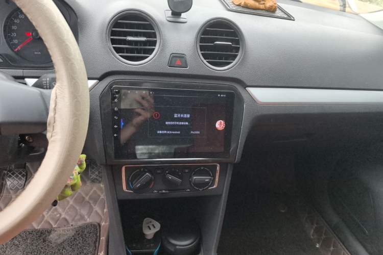 Used Volkswagen Jetta 2013 1.6L Manual Comfort Model Audio And AC Panel
