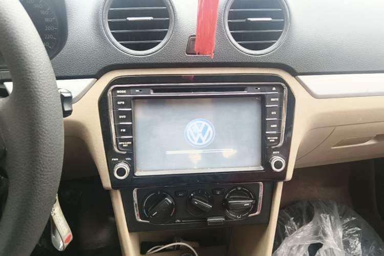 Used Volkswagen Jetta 2013 1.6L Manual Comfort Model Audio And AC Panel