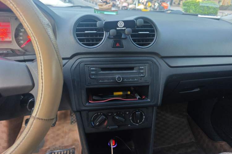 Used Volkswagen Jetta 2013 1.6L Manual Fashion Edition Audio And AC Panel