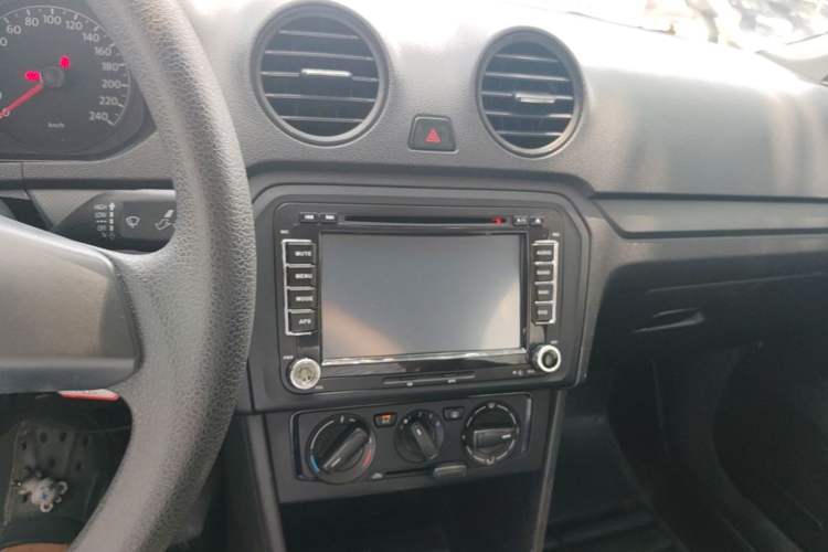 Used Volkswagen Jetta 2013 1.6L Automatic Fashion Model Audio And AC Panel