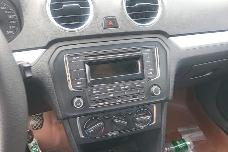 Used Volkswagen Jetta 2013 1.4L Manual Comfort Model Audio And AC Panel